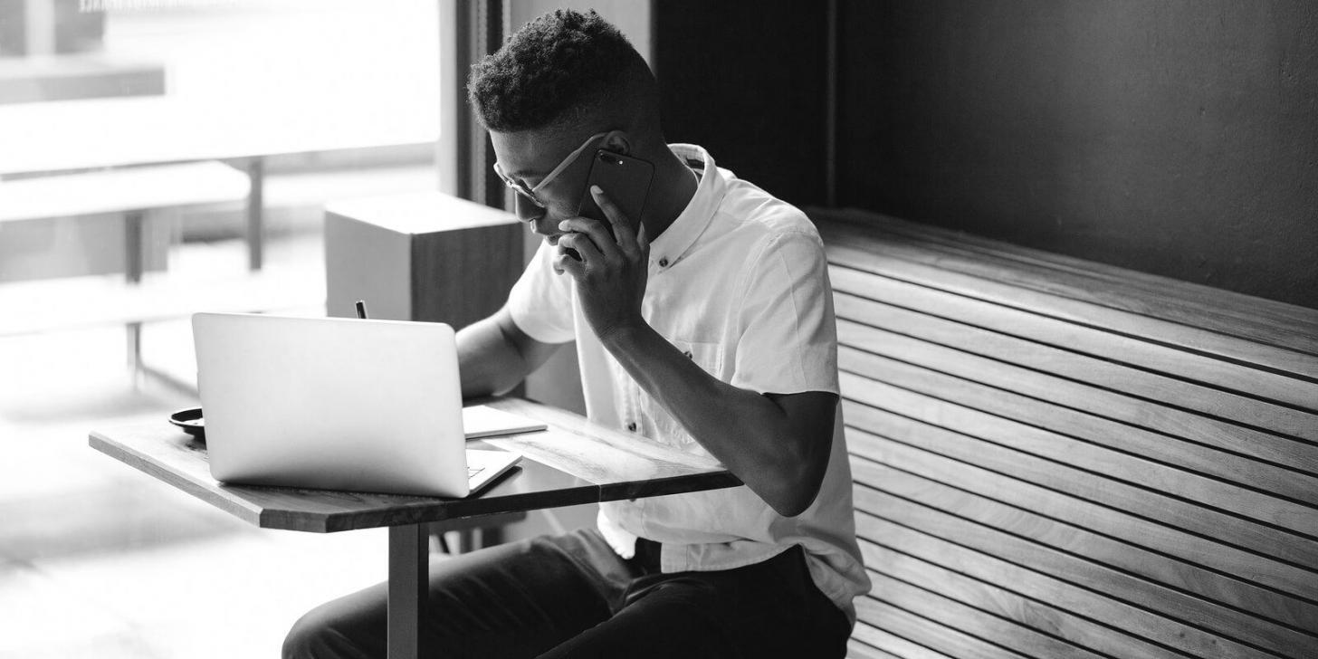 Oyun analitik gösterge paneli ve performans metrikleri görünümü